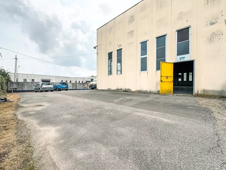 Immagine 15 di Palazzo in vendita  in via torino 9 a Cureggio