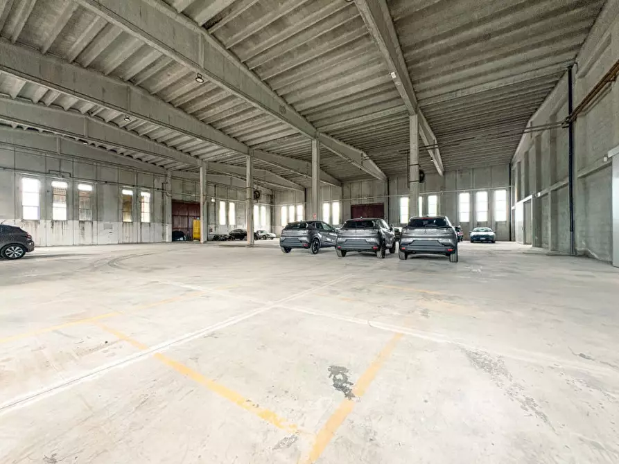 Immagine 18 di Palazzo in vendita  in via torino 9 a Cureggio