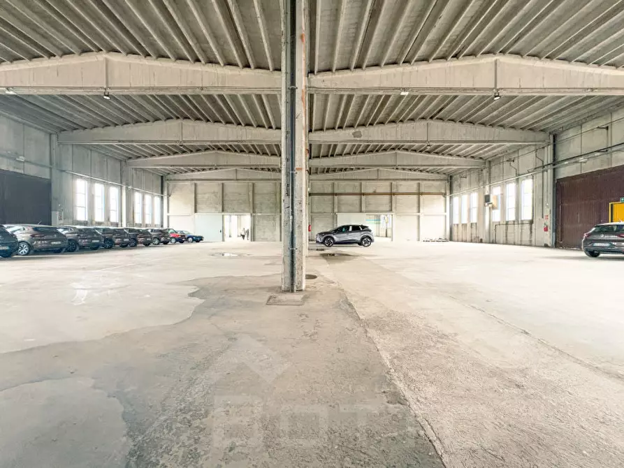 Immagine 22 di Palazzo in vendita  in via torino 9 a Cureggio