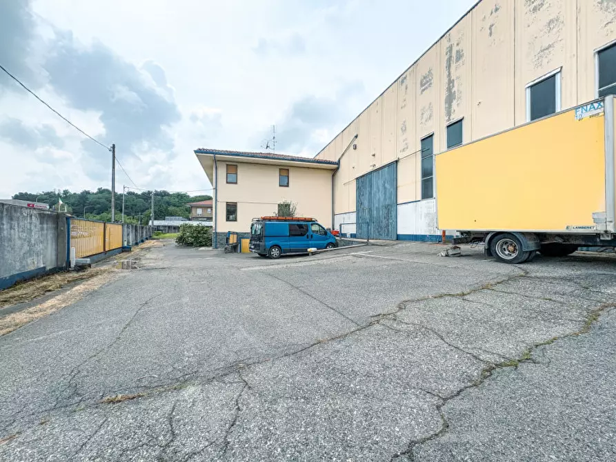 Immagine 25 di Palazzo in vendita  in via torino 9 a Cureggio