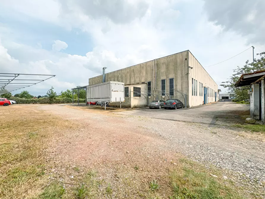 Immagine 27 di Palazzo in vendita  in via torino 9 a Cureggio