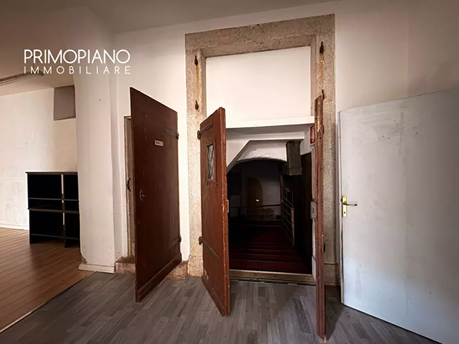 Immagine 7 di Negozio in affitto  in Piazza Santa Maria Maggiore a Trento