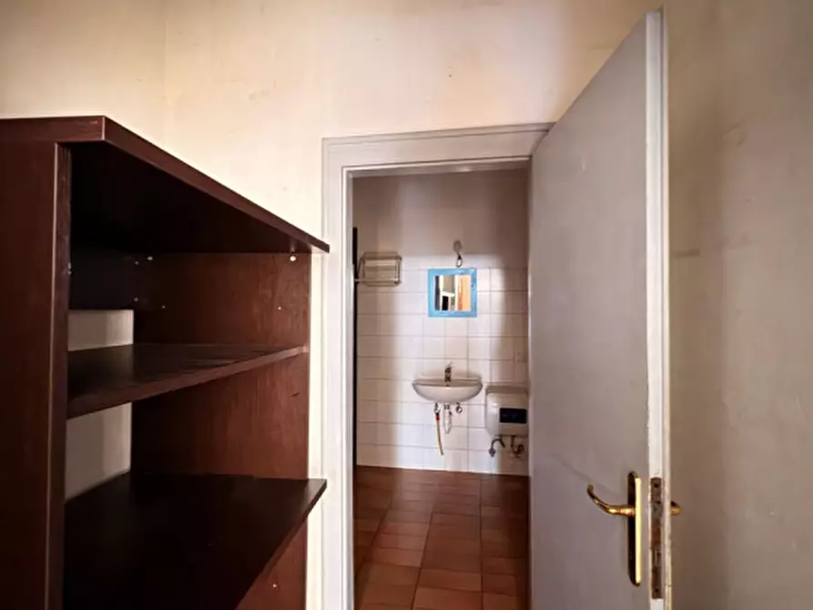 Immagine 8 di Negozio in affitto  in Piazza Santa Maria Maggiore a Trento