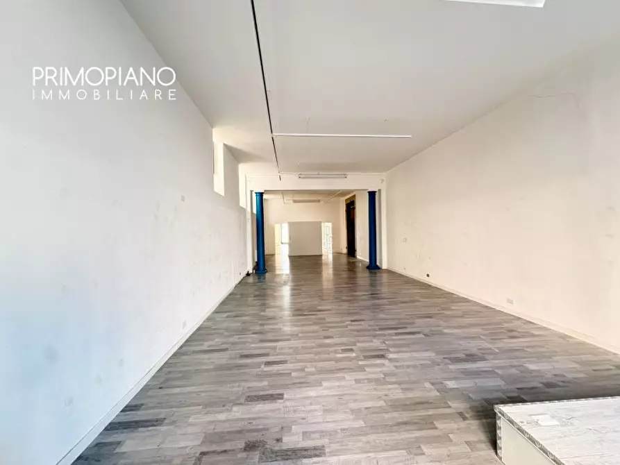Immagine 9 di Negozio in affitto  in Piazza Santa Maria Maggiore a Trento