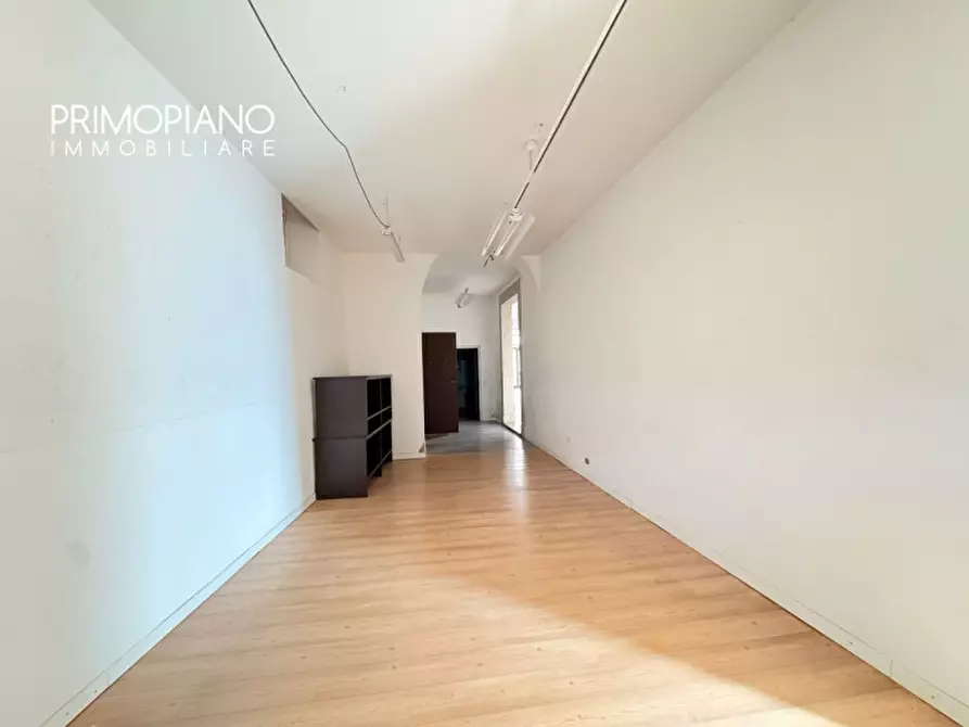 Immagine 10 di Negozio in affitto  in Piazza Santa Maria Maggiore a Trento