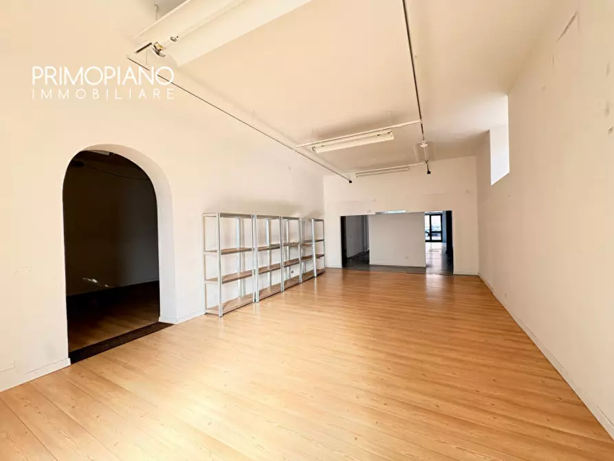 Immagine 11 di Negozio in affitto  in Piazza Santa Maria Maggiore a Trento