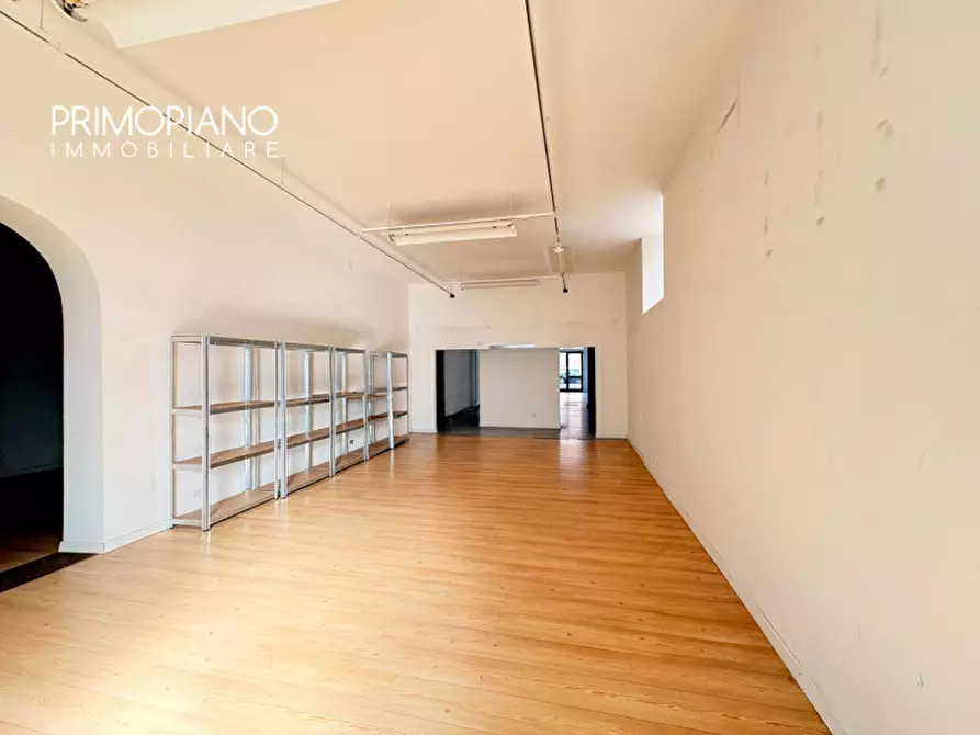 Immagine 12 di Negozio in affitto  in Piazza Santa Maria Maggiore a Trento