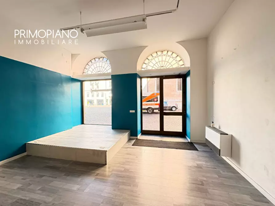 Immagine 13 di Negozio in affitto  in Piazza Santa Maria Maggiore a Trento