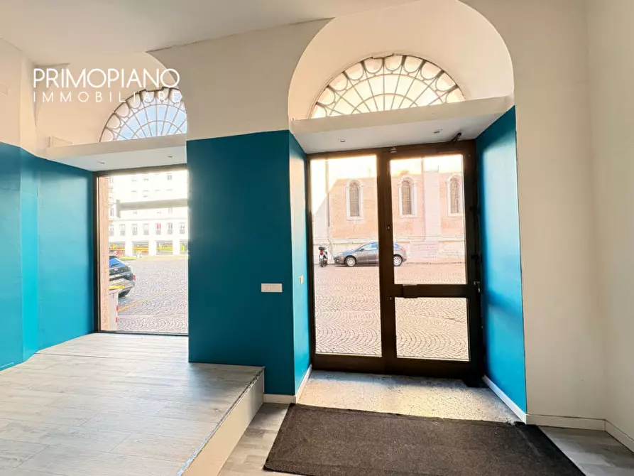 Immagine 14 di Negozio in affitto  in Piazza Santa Maria Maggiore a Trento
