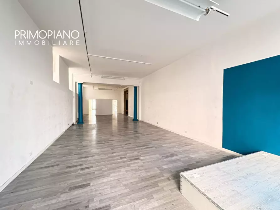 Immagine 15 di Negozio in affitto  in Piazza Santa Maria Maggiore a Trento