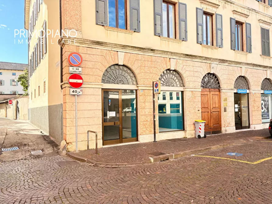 Immagine 17 di Negozio in affitto  in Piazza Santa Maria Maggiore a Trento