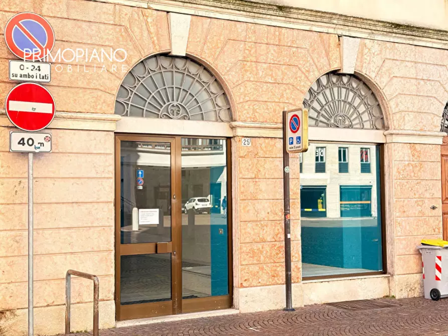 Immagine 19 di Negozio in affitto  in Piazza Santa Maria Maggiore a Trento
