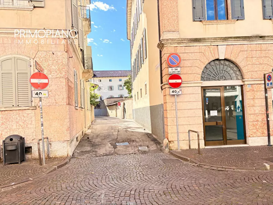 Immagine 21 di Negozio in affitto  in Piazza Santa Maria Maggiore a Trento