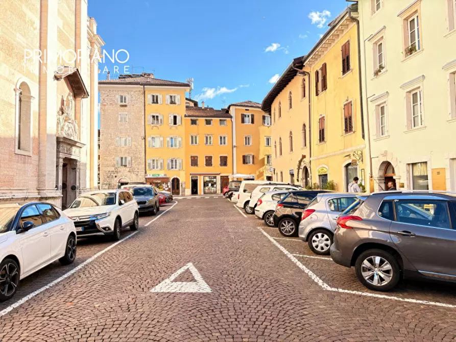 Immagine 22 di Negozio in affitto  in Piazza Santa Maria Maggiore a Trento