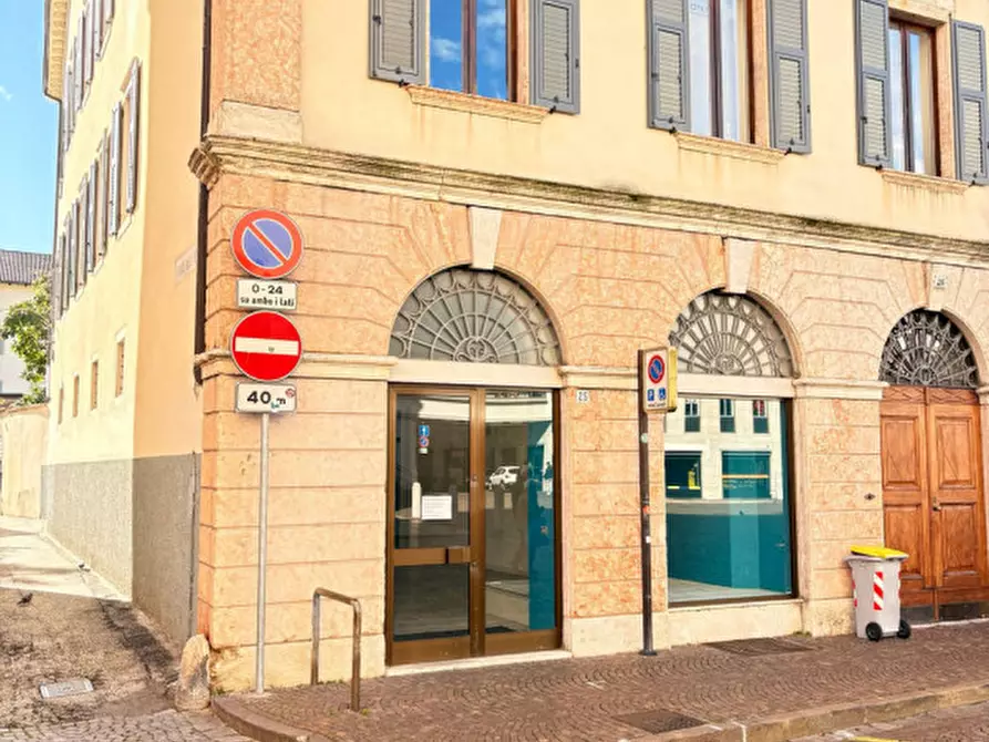 Immagine 23 di Negozio in affitto  in Piazza Santa Maria Maggiore a Trento