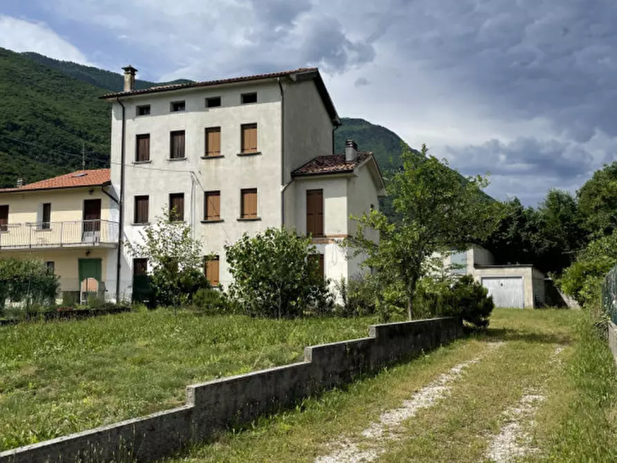 Immagine 1 di Casa bifamiliare in vendita  a Vittorio Veneto