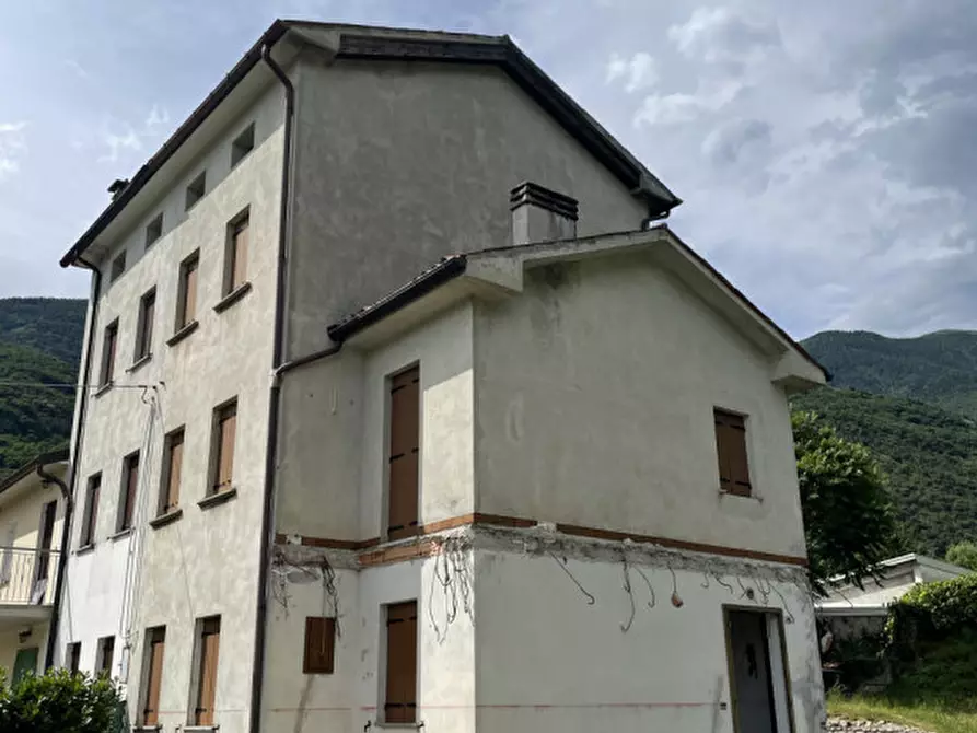 Immagine 2 di Casa bifamiliare in vendita  a Vittorio Veneto