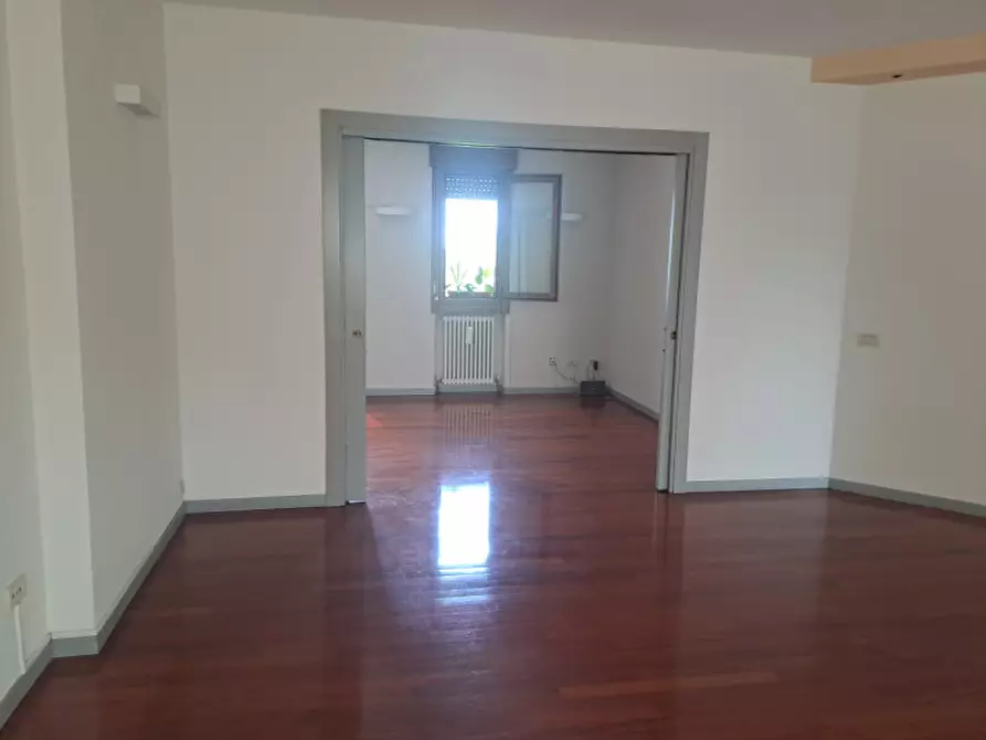 Immagine 1 di Appartamento in vendita  in via QUINTINO SELLA a Vicenza