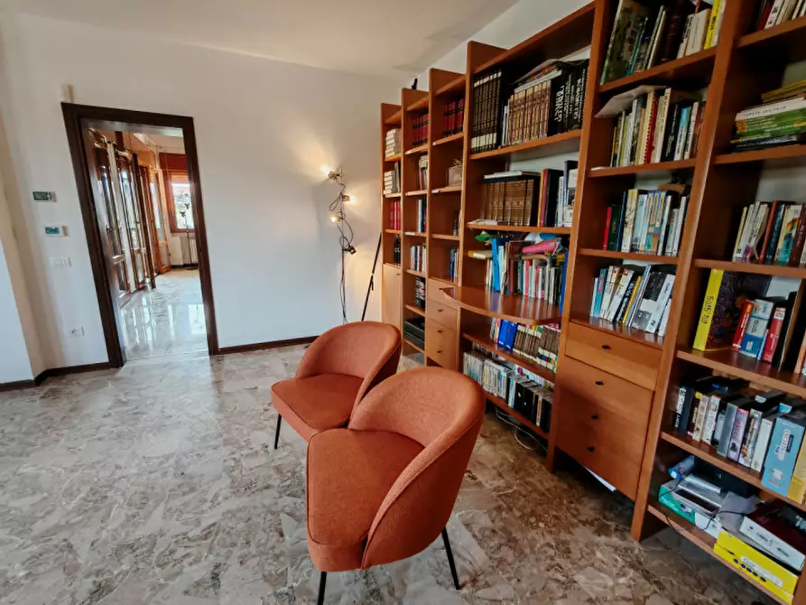 Immagine 11 di Camera in affitto  a Legnaro