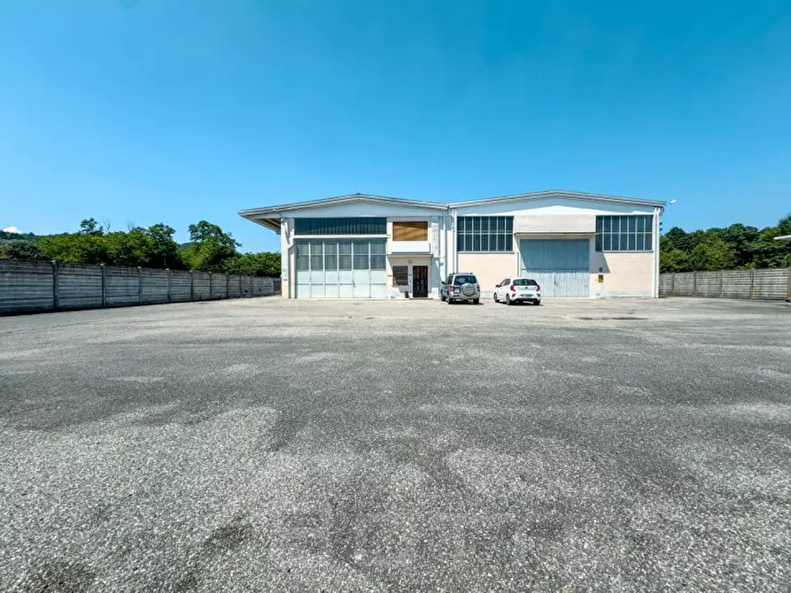 Immagine 1 di Capannone industriale in vendita  in via monte grappa  34 a Fontaneto D'agogna