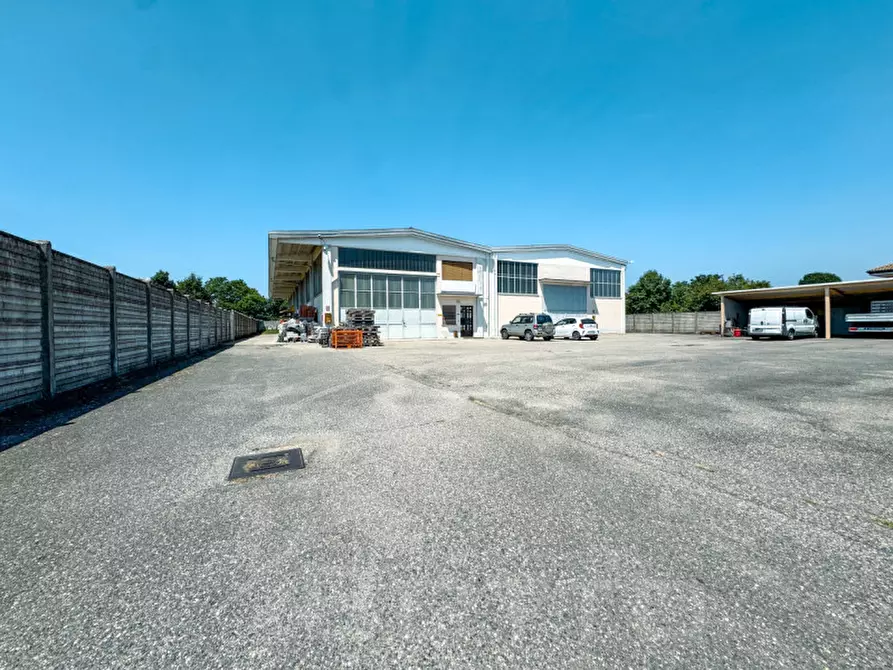 Immagine 2 di Capannone industriale in vendita  in via monte grappa  34 a Fontaneto D'agogna