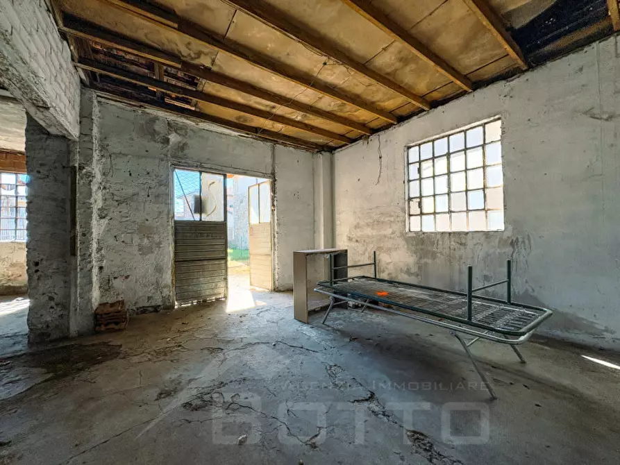 Immagine 5 di Magazzino in vendita  in via opagliolo 19 a San Maurizio D'opaglio