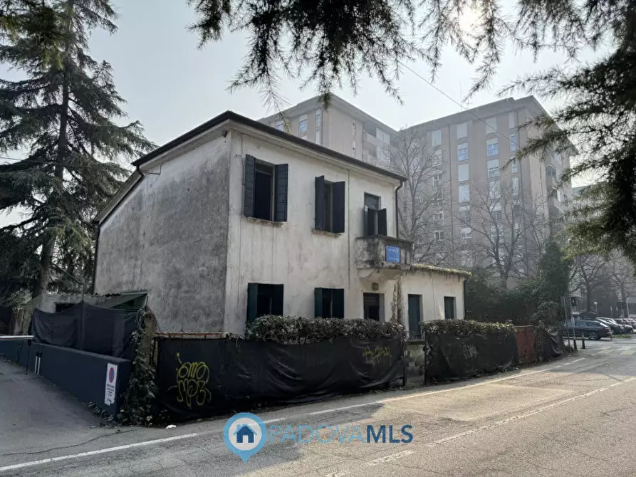 Immagine 1 di Casa indipendente in vendita  in Via Tirana 13 a Padova