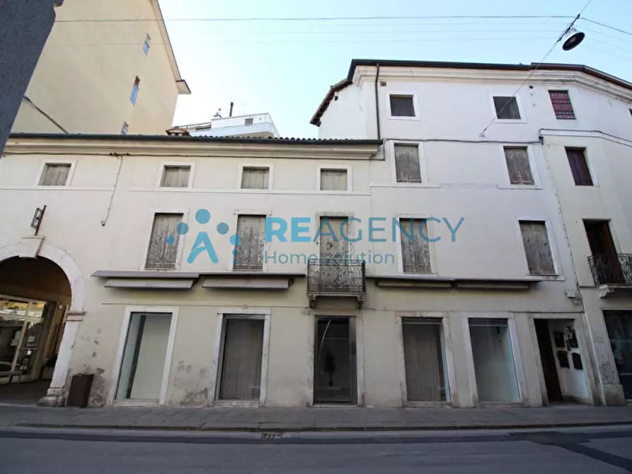 Immagine 16 di Palazzo in vendita  in Corso Giuseppe Garibaldi a Thiene