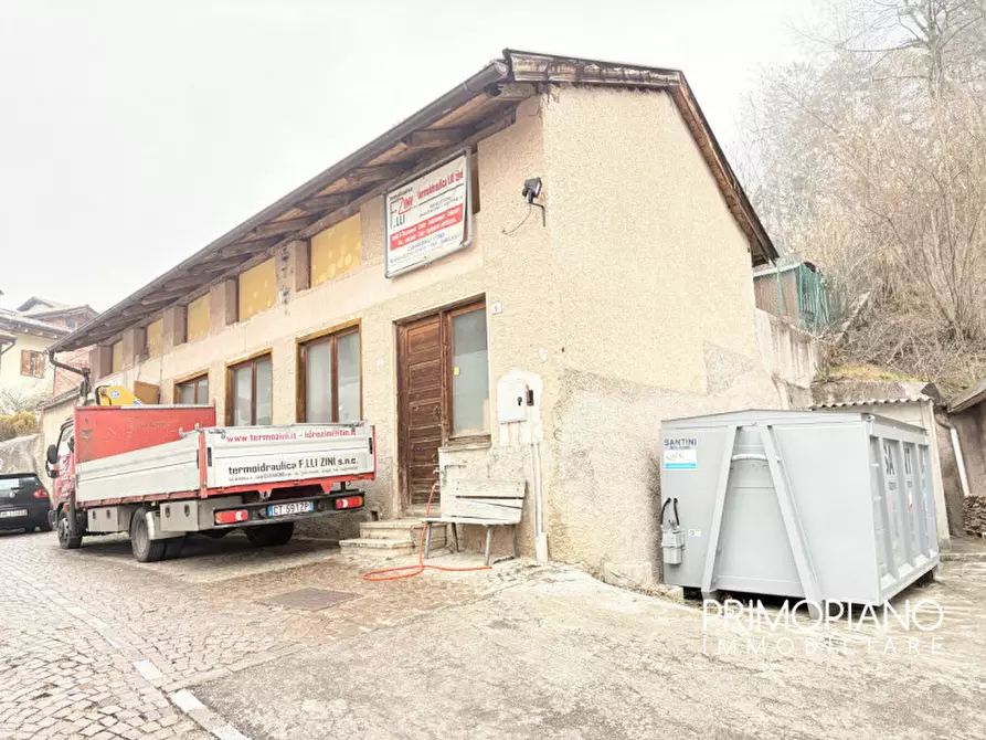 Immagine 1 di Magazzino in vendita  in Via alla Grotta a Cavareno