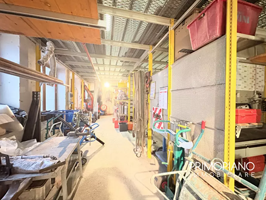 Immagine 2 di Magazzino in vendita  in Via alla Grotta a Cavareno