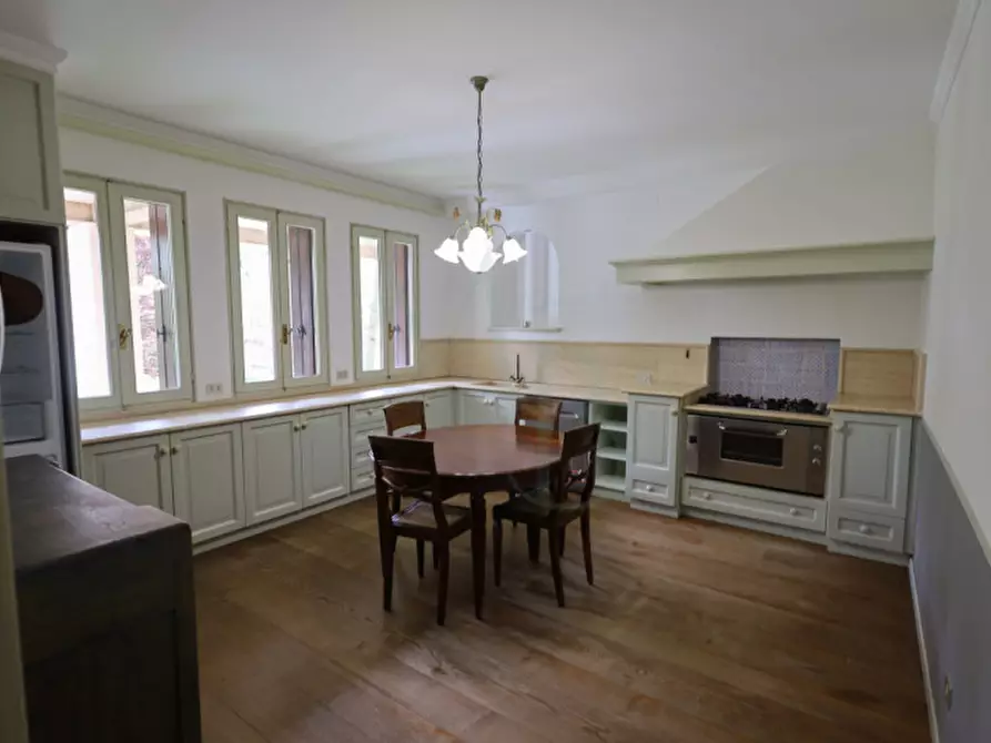 Immagine 11 di Villa in vendita  a Padova