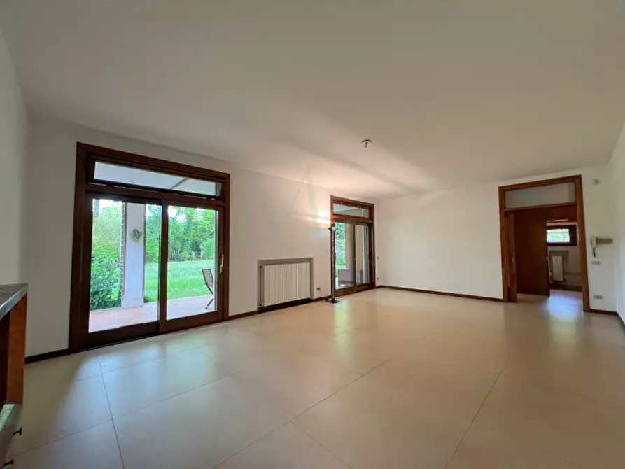 Immagine 12 di Villa in vendita  a Padova