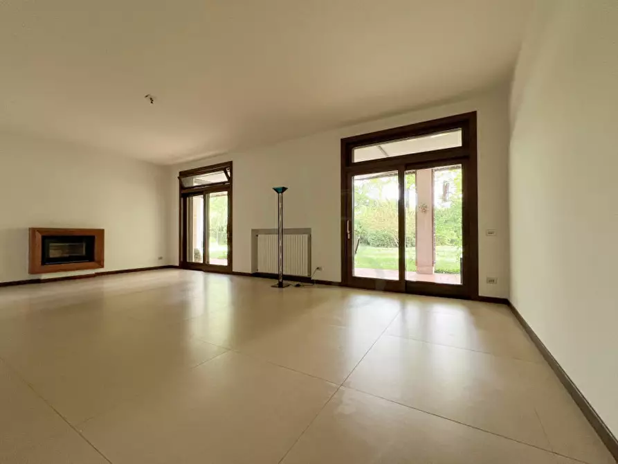 Immagine 13 di Villa in vendita  a Padova