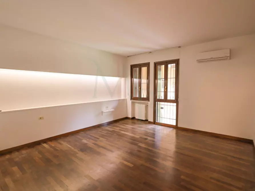 Immagine 15 di Villa in vendita  a Padova