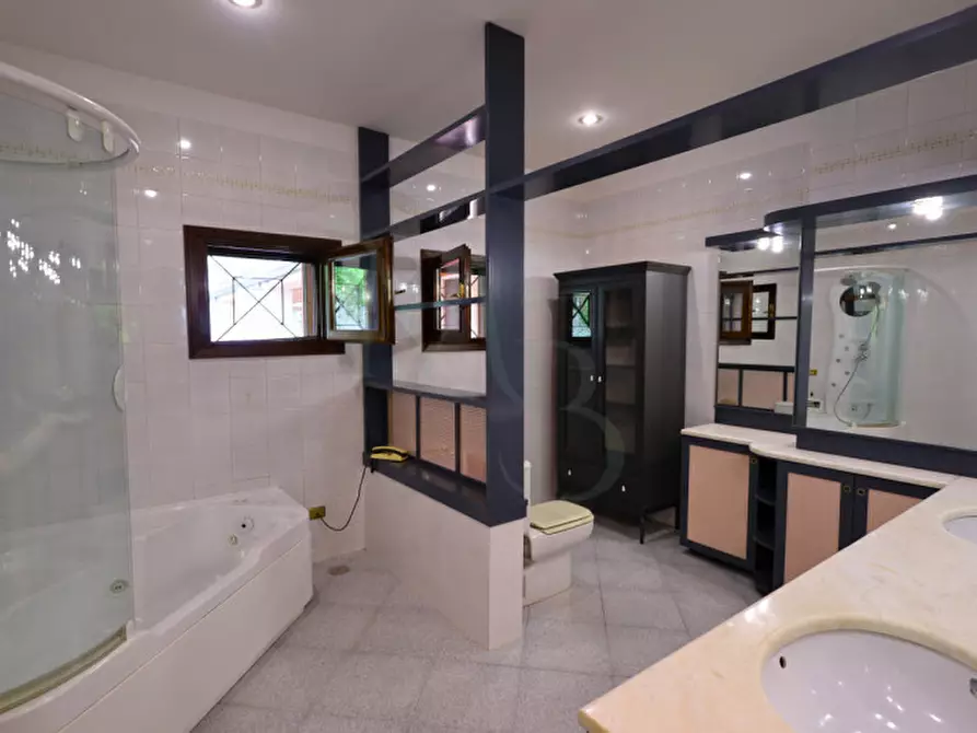 Immagine 19 di Villa in vendita  a Padova