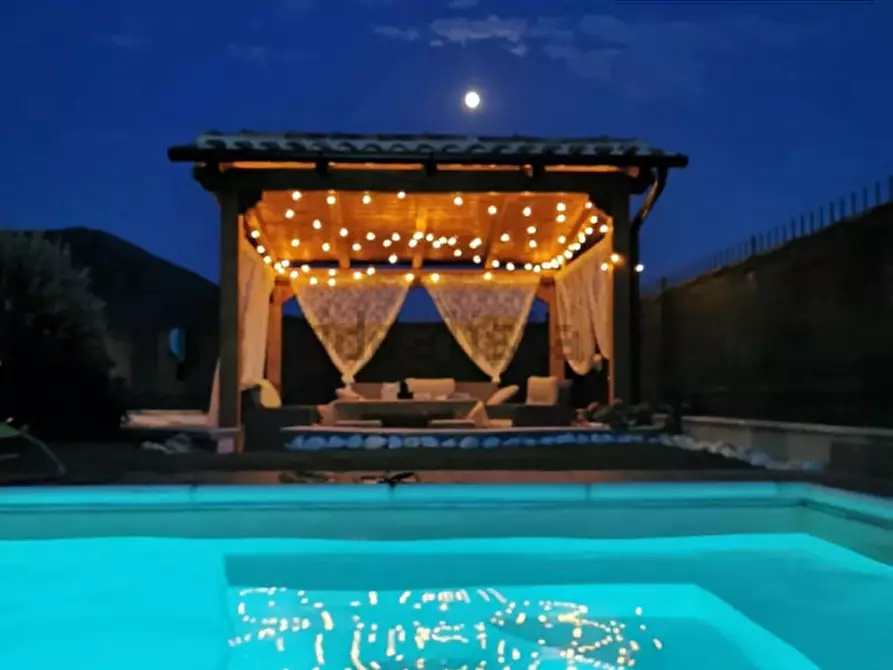 Immagine 1 di Villa in vendita  in VIA DELLA SORGENTE a Sermoneta