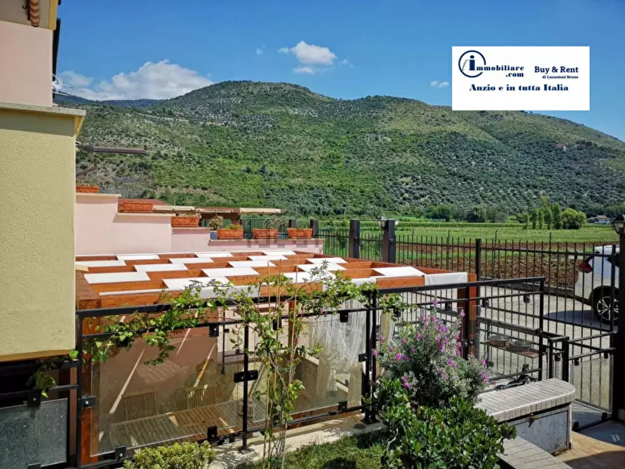 Immagine 20 di Villa in vendita  in VIA DELLA SORGENTE a Sermoneta