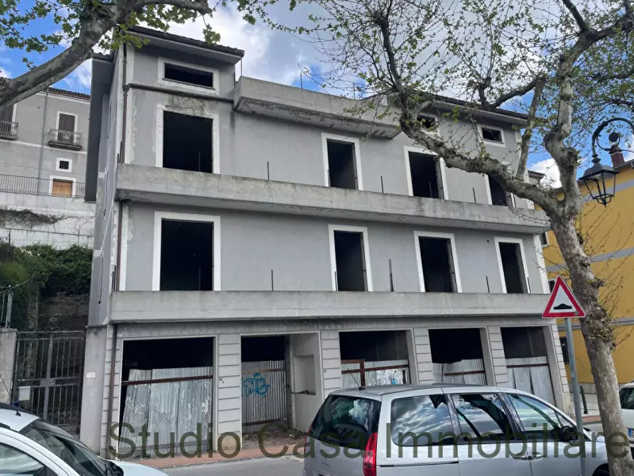 Immagine 2 di Palazzo in vendita  in Viale R.Margherita 38 a Marsico Nuovo