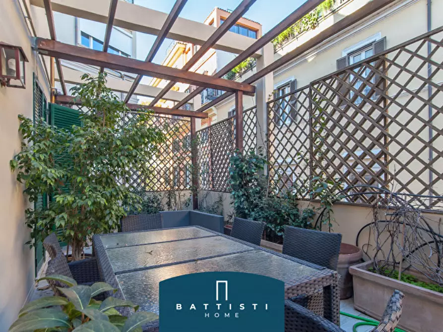 Immagine 1 di Appartamento in vendita  in Passeggiata di Ripetta a Roma