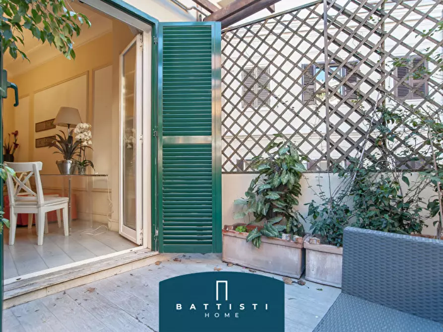 Immagine 11 di Appartamento in vendita  in Passeggiata di Ripetta a Roma