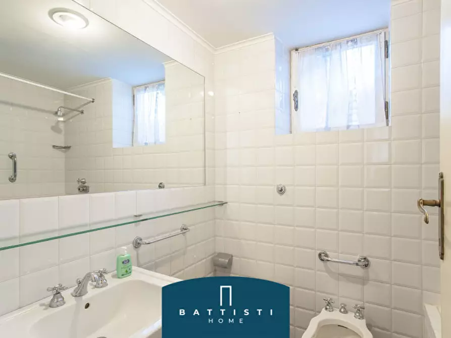 Immagine 19 di Appartamento in vendita  in Passeggiata di Ripetta a Roma