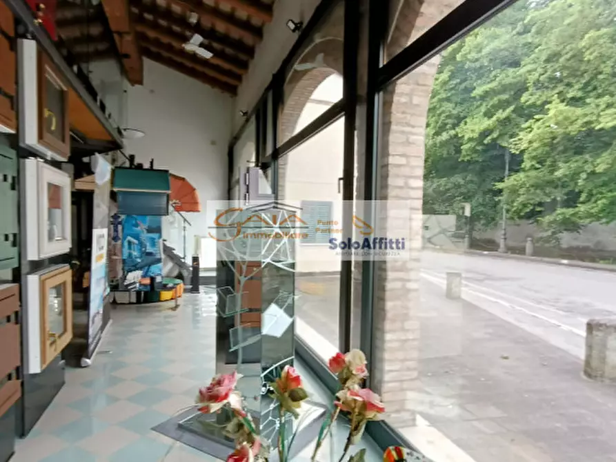 Immagine 10 di Negozio in vendita  a Mira