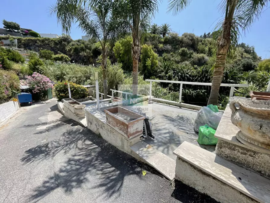 Immagine 21 di Casa bifamiliare in affitto  in via provinciale sant'angelo 55 a Serrara Fontana