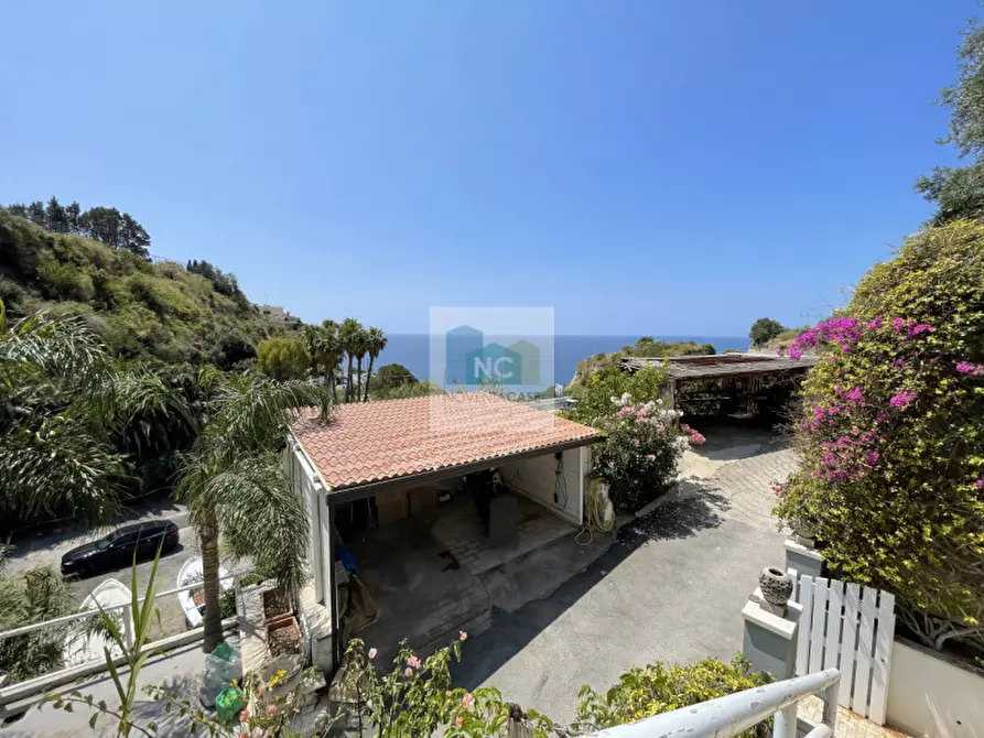 Immagine 23 di Casa bifamiliare in affitto  in via provinciale sant'angelo 55 a Serrara Fontana