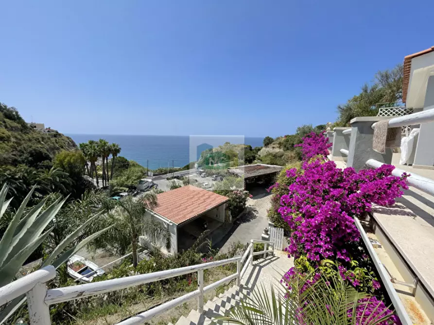 Immagine 24 di Casa bifamiliare in affitto  in via provinciale sant'angelo 55 a Serrara Fontana