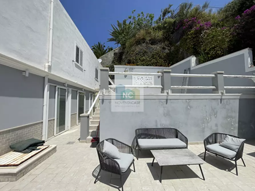 Immagine 25 di Casa bifamiliare in affitto  in via provinciale sant'angelo 55 a Serrara Fontana