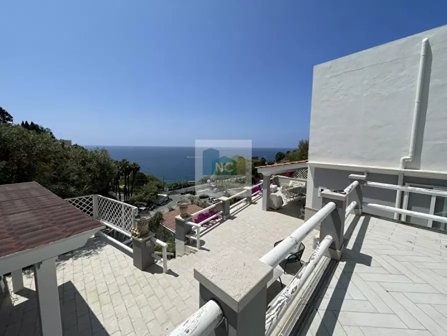 Immagine 26 di Casa bifamiliare in affitto  in via provinciale sant'angelo 55 a Serrara Fontana