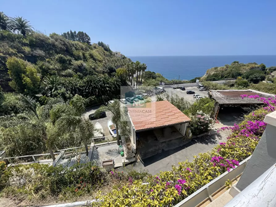 Immagine 27 di Casa bifamiliare in affitto  in via provinciale sant'angelo 55 a Serrara Fontana