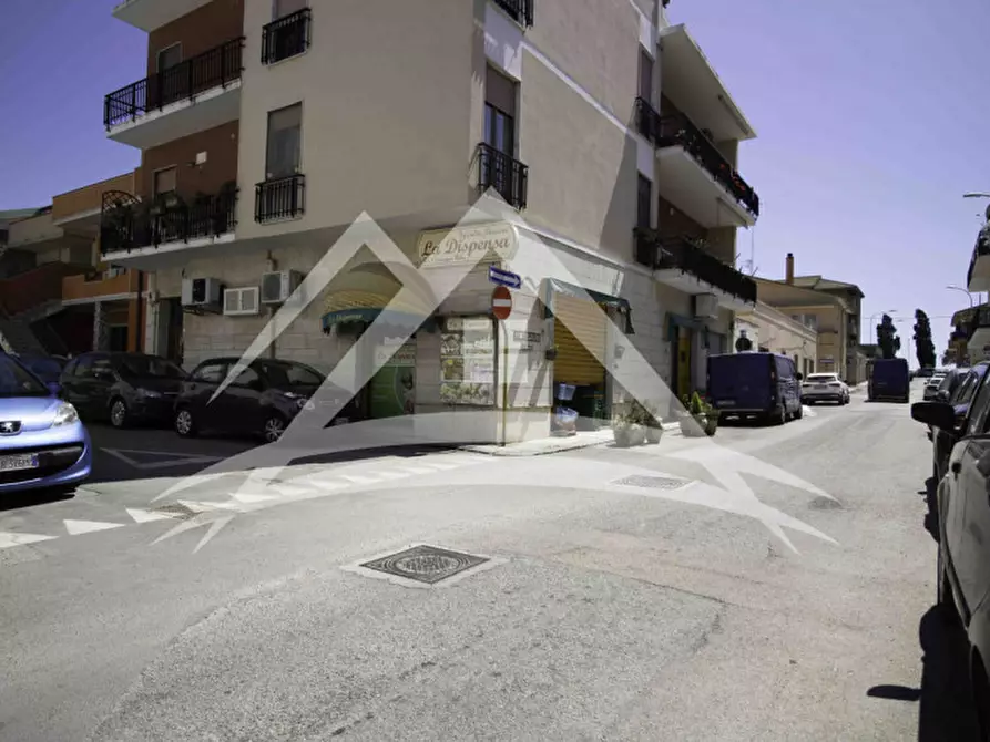 Immagine 2 di Attività commerciale in vendita  in Via Giotto 7 a Porto Torres