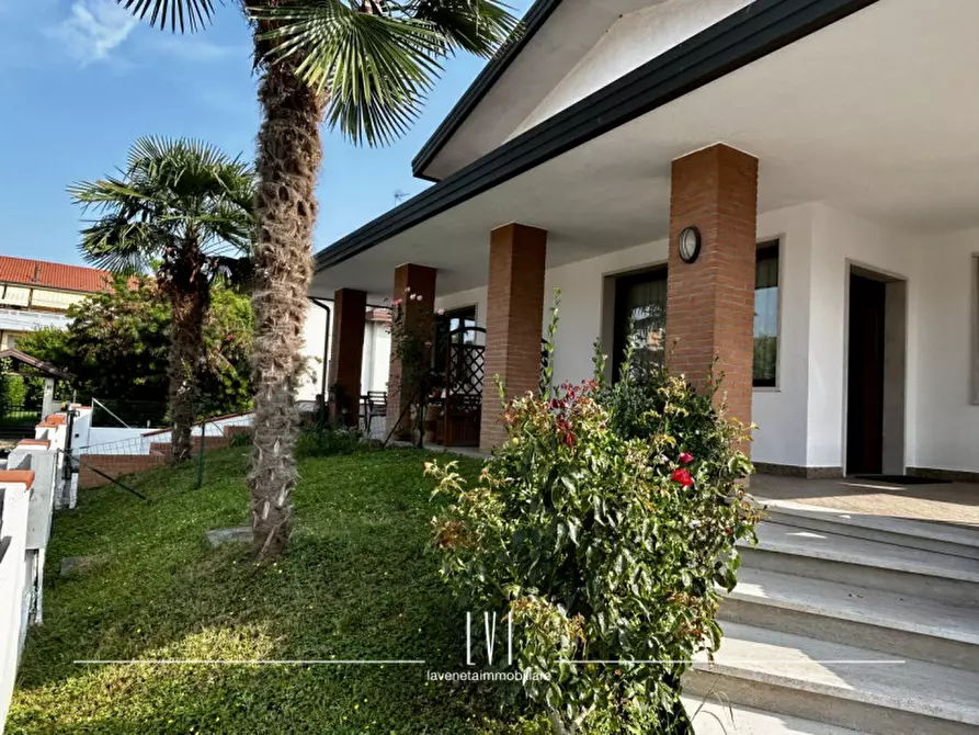 Immagine 3 di Casa bifamiliare in vendita  in via rossini 53 a Spinea